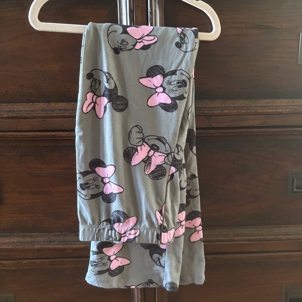 Disney Junior Minnie Mouse graphic leggings in size 7/8